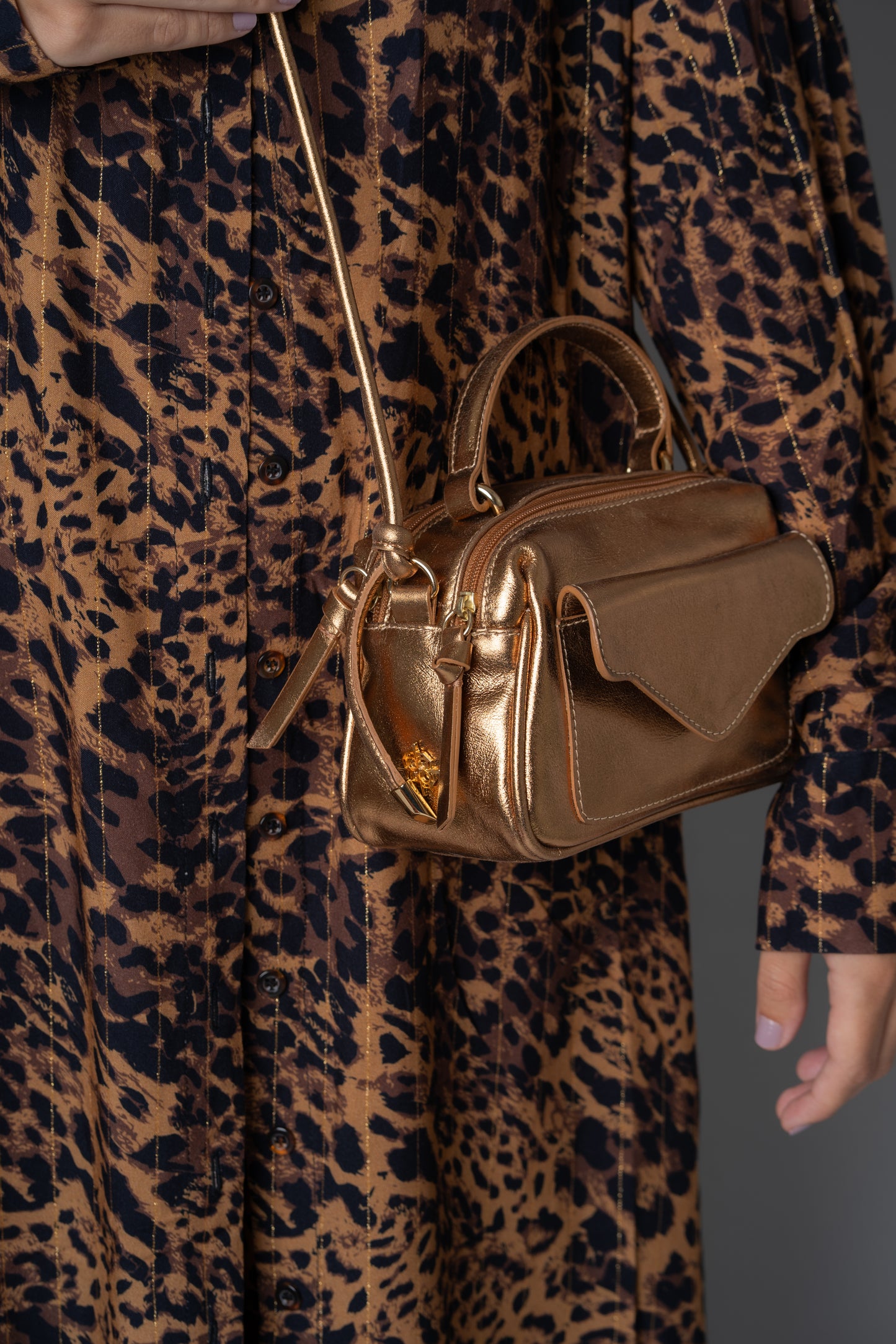 Bolsa Anninha Metalizado Bronze