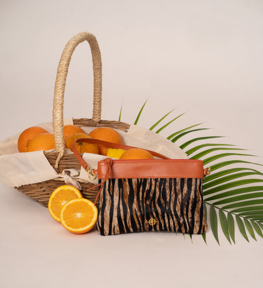 Bolsa Clutch Greta Pêlo Zebra / Aperol