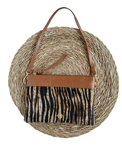 Bolsa Clutch Greta Pêlo Zebra / Camello