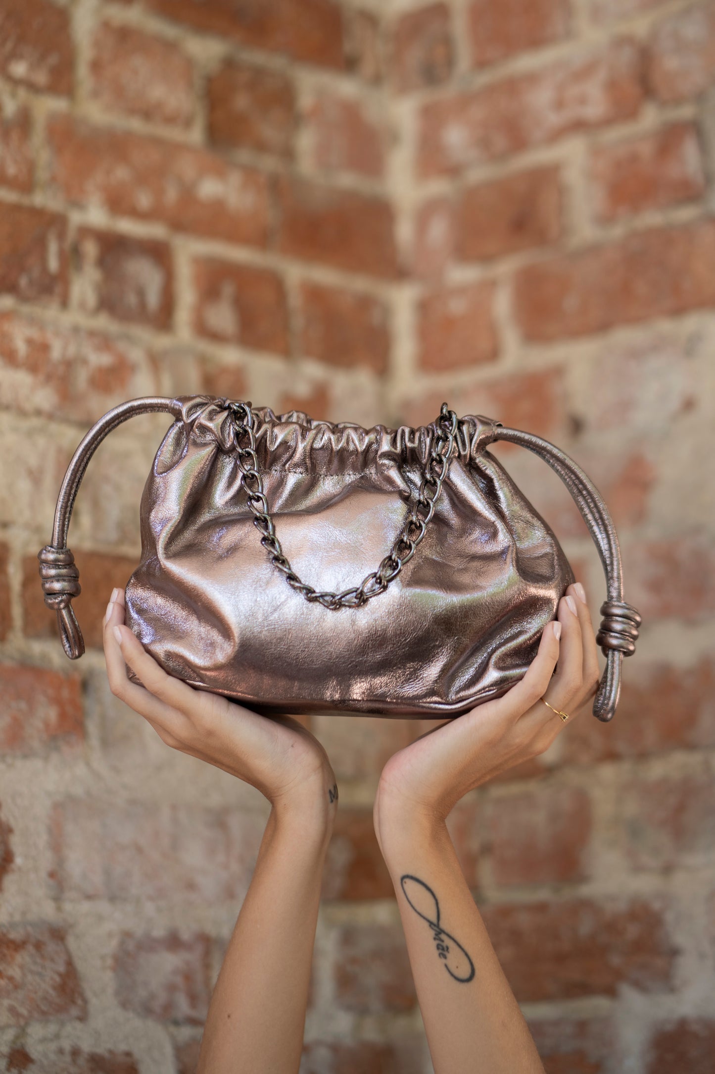 Bolsa Fiorella Lezard Preto / Metalizado Grafite