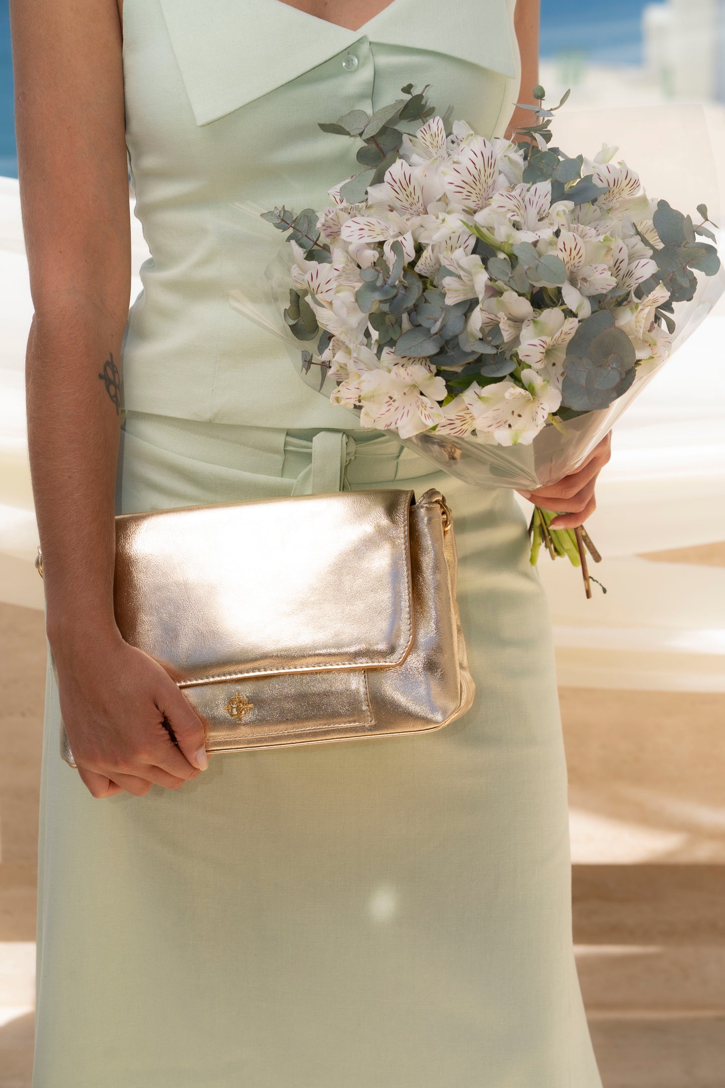 Bolsa Lucia Metalizado Ouro Light