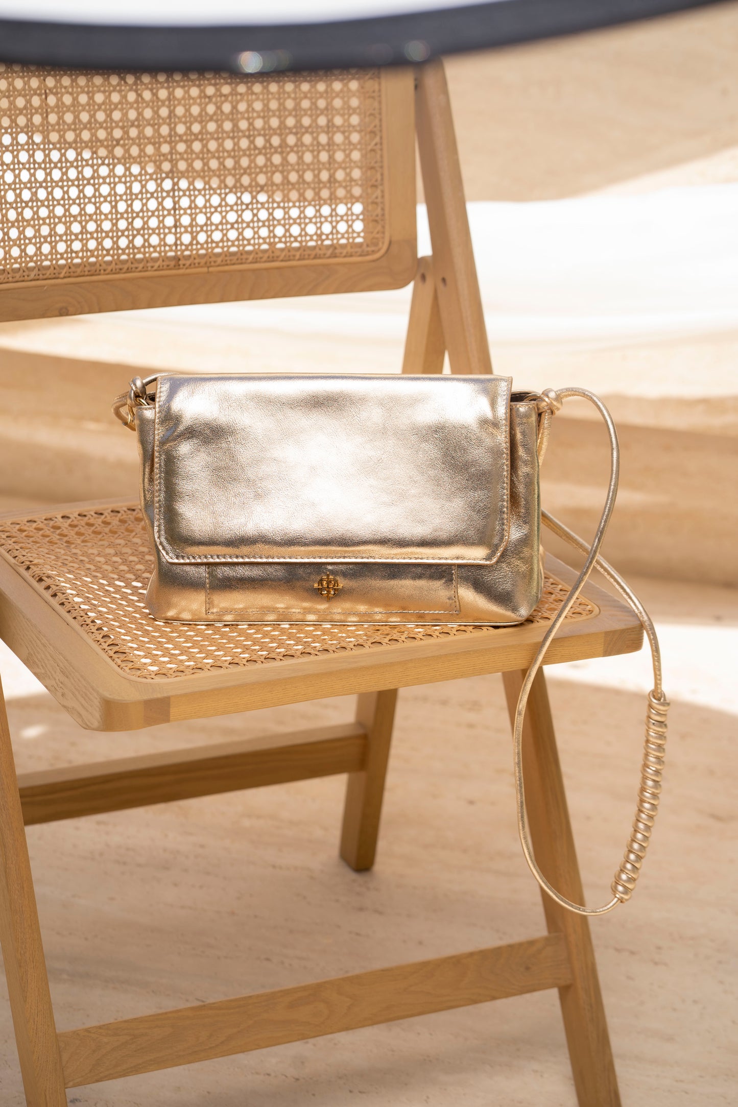 Bolsa Lucia Metalizado Ouro Light