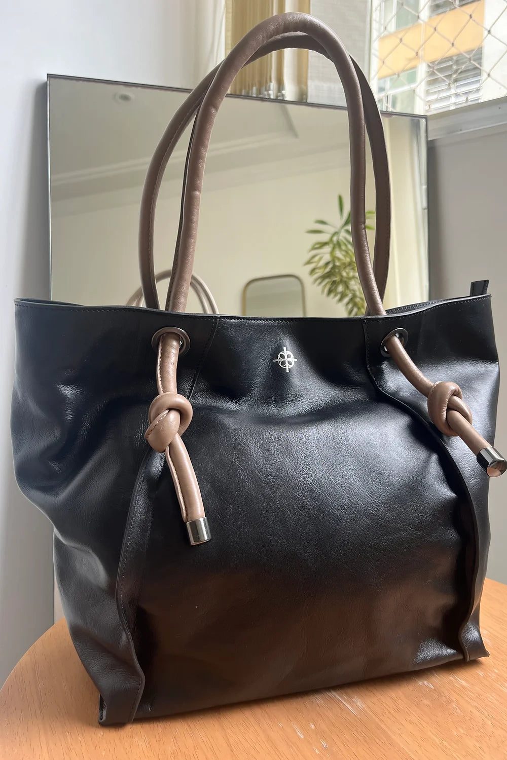 Bolsa Alessia Preto / Fendi