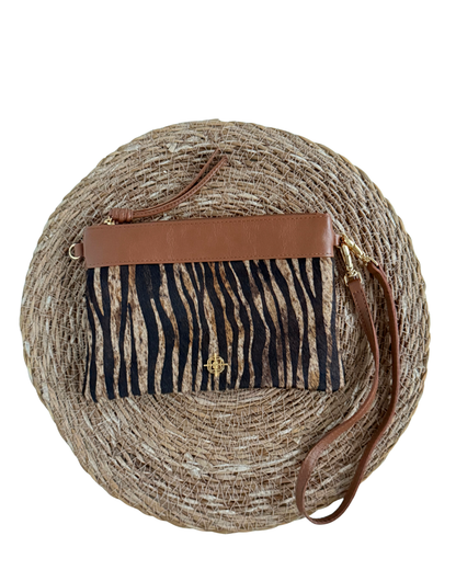 Bolsa Clutch Greta Pêlo Zebra / Camello