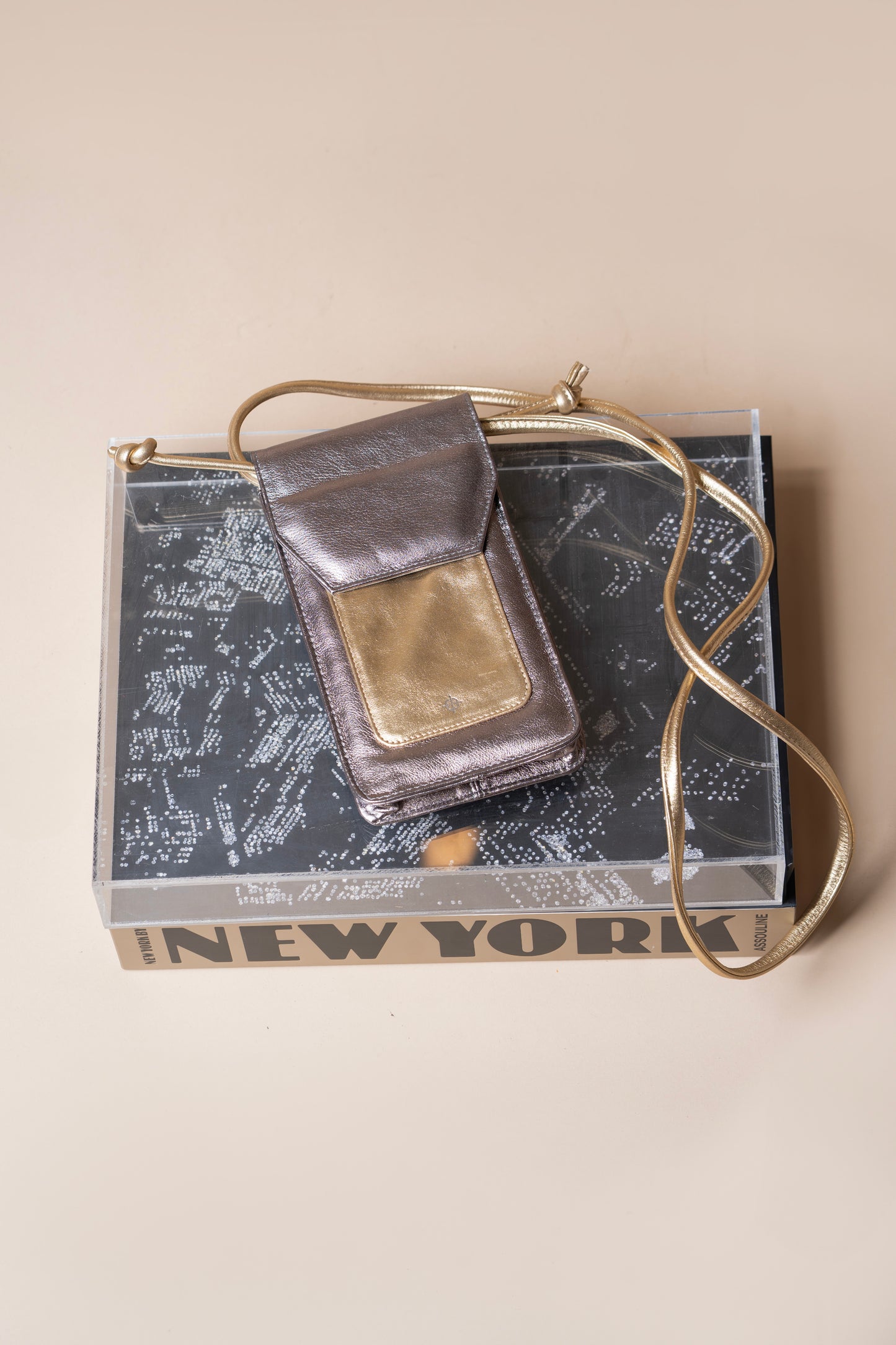 Porta Celular Riccione Metalizado Grafite / Ouro Light