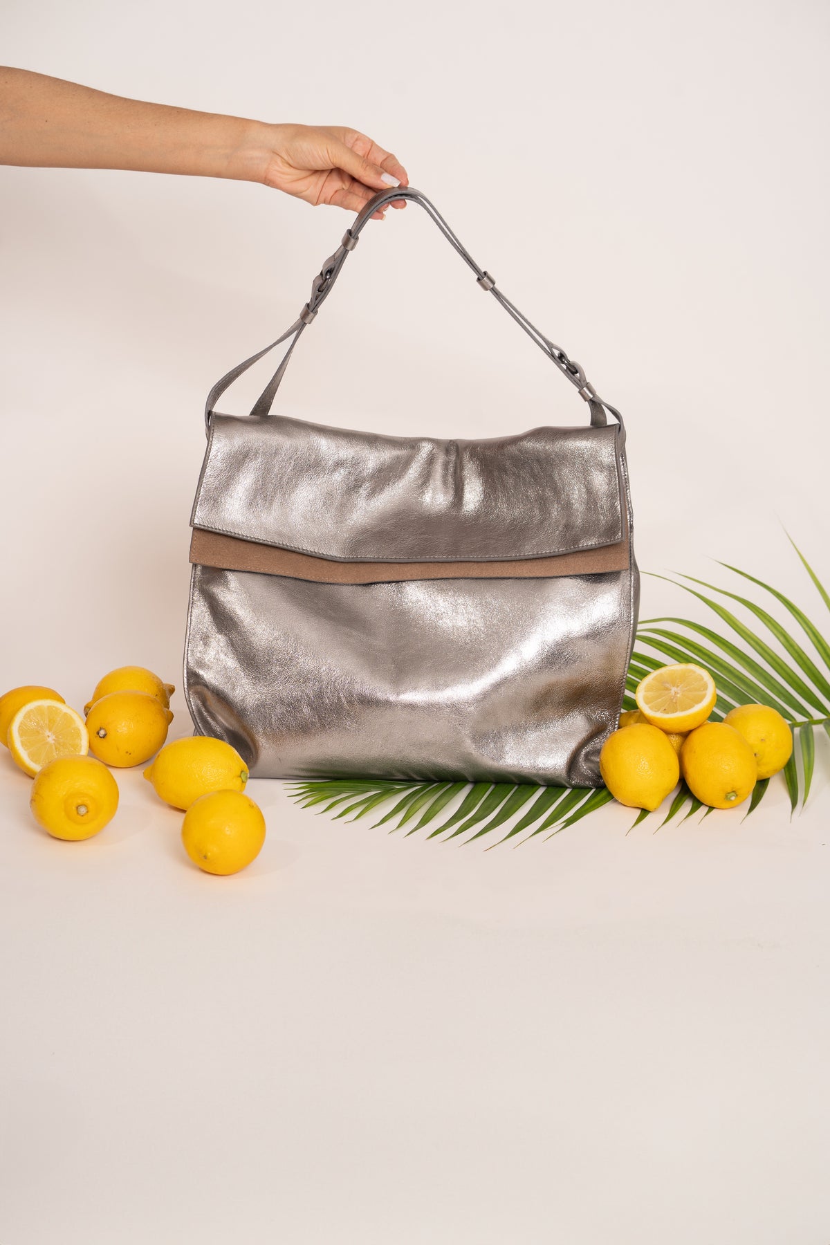 Bolsa Carmela Metalizado Grafite / Taupe