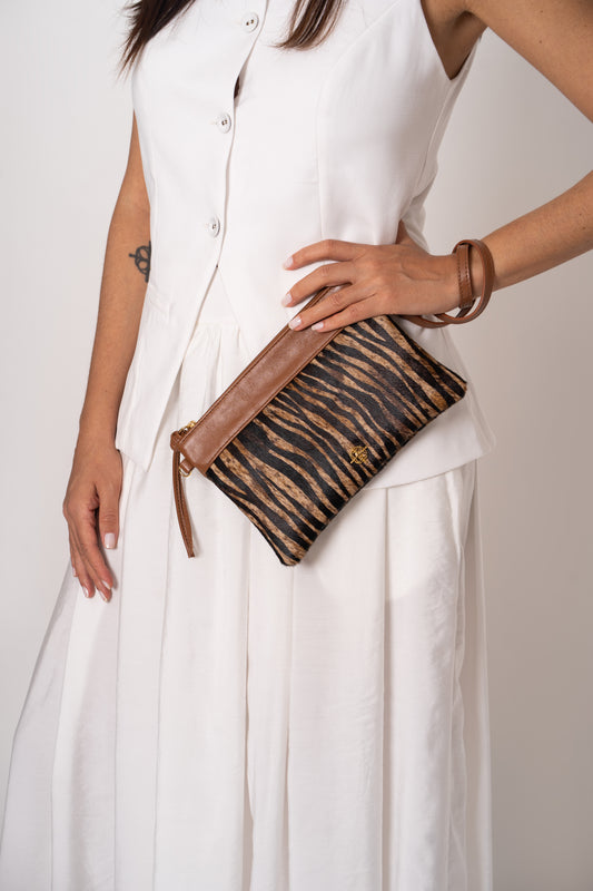 Bolsa Clutch Greta Pêlo Zebra / Camello