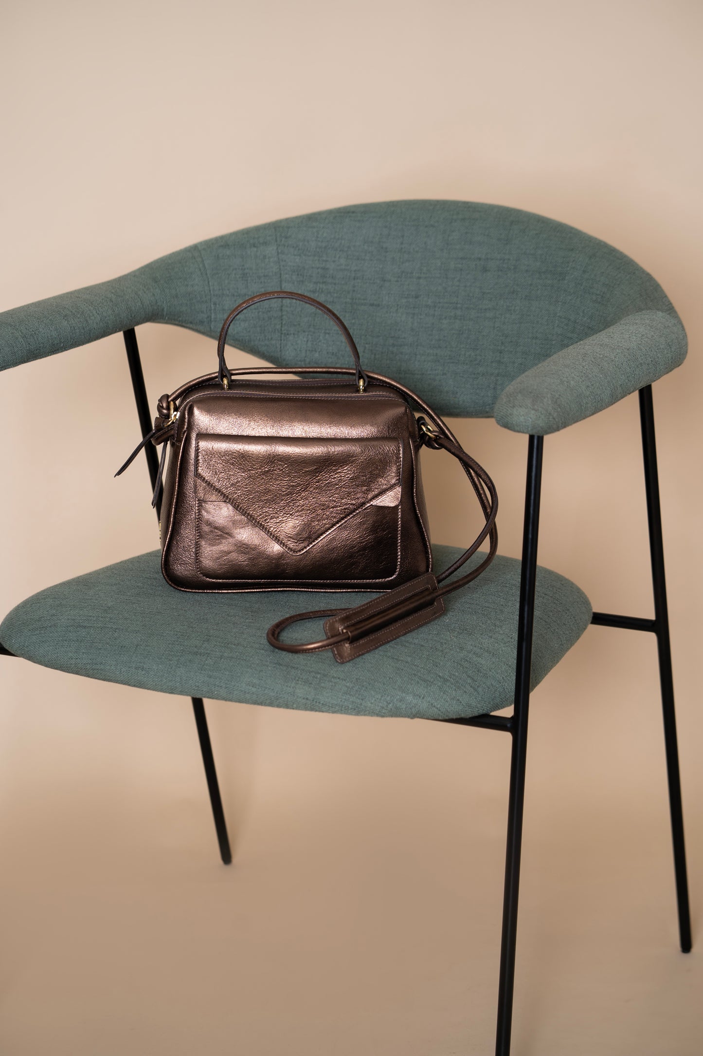 Bolsa Média Anna Metalizado Minério