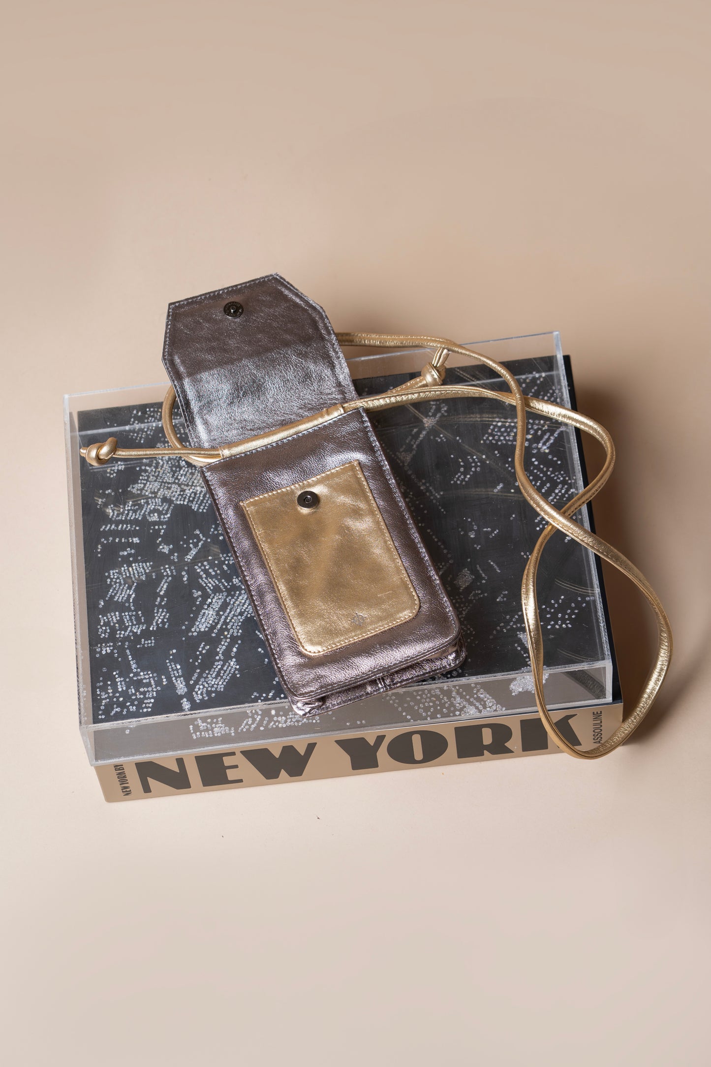 Porta Celular Riccione Metalizado Grafite / Ouro Light