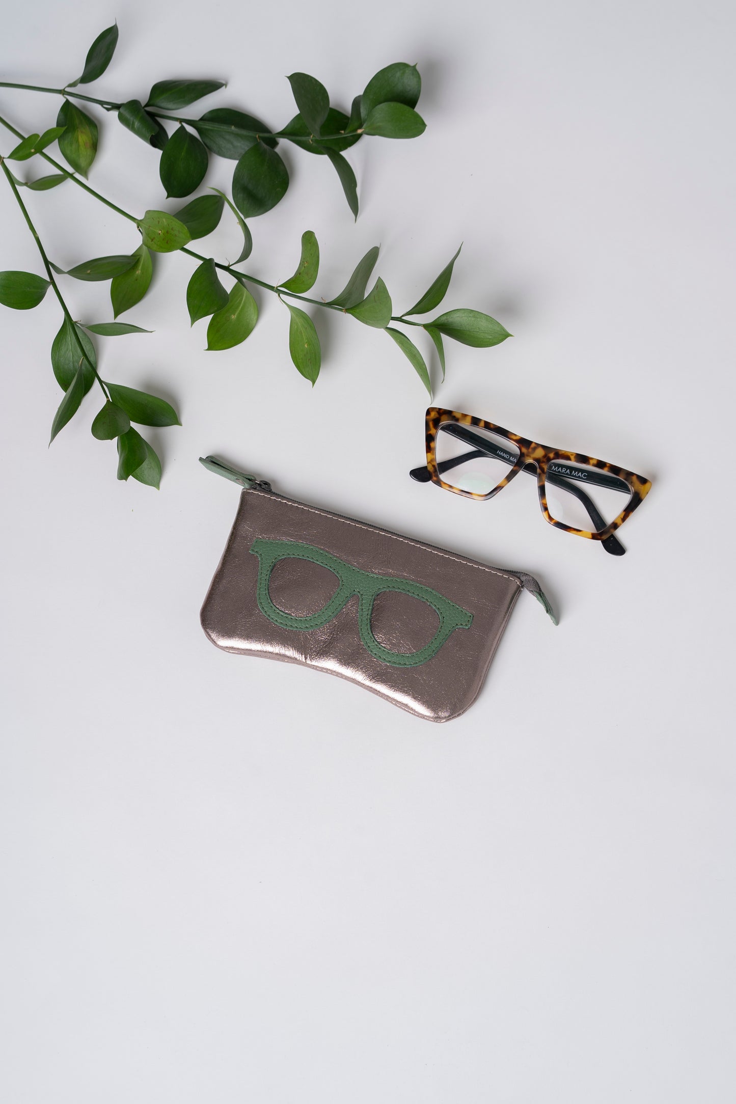 Amalfi Glasses Case Metallic Graphite / Forest
