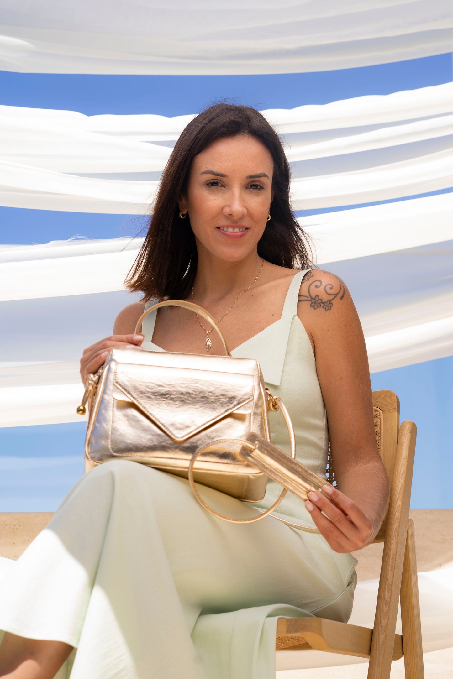 Bolsa Média Anna Metalizado Ouro Light
