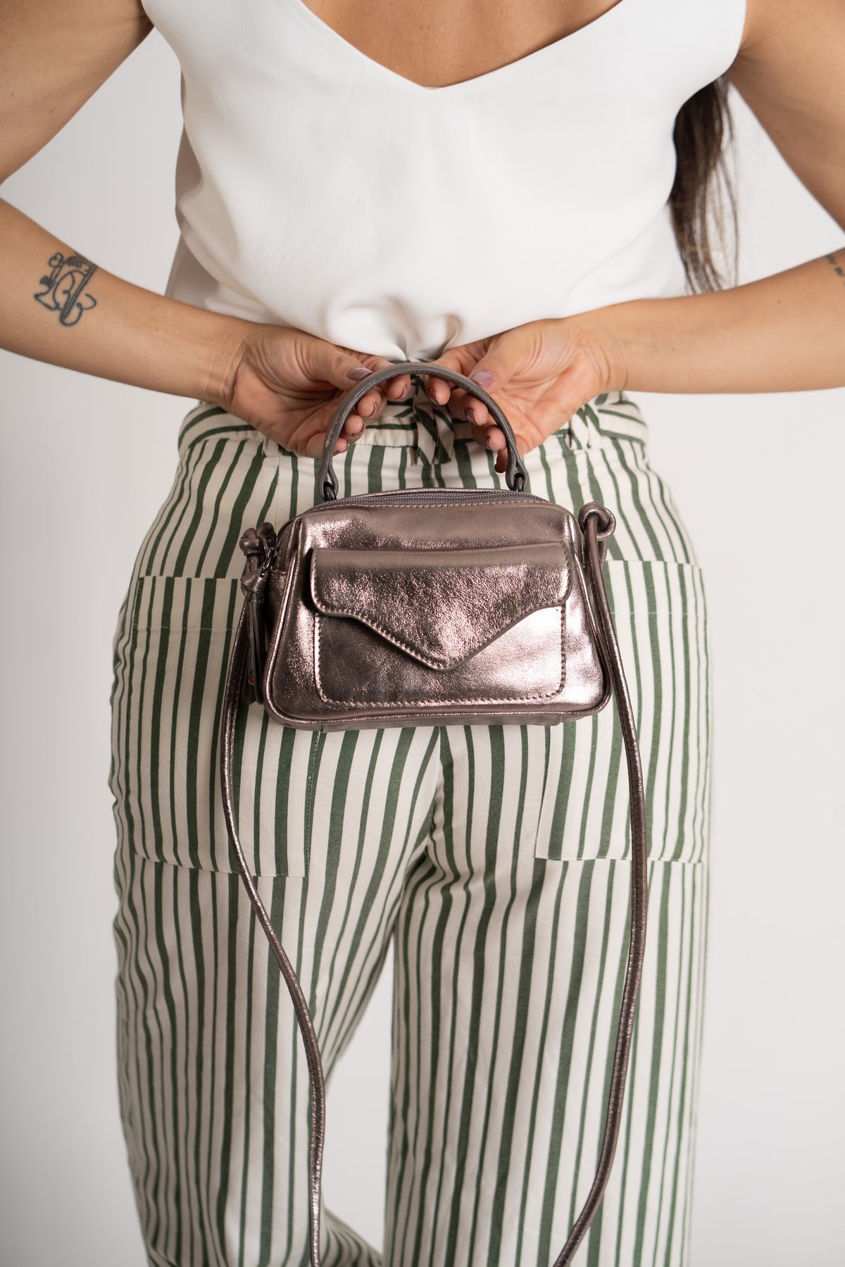 Bolsa Anninha Metalizado Grafite