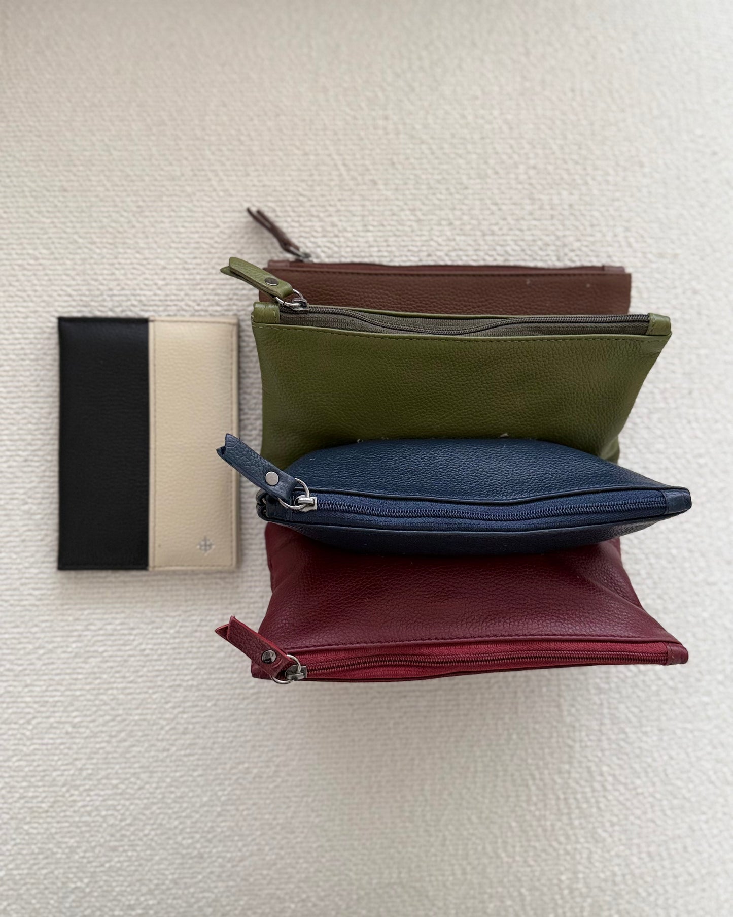 ⁠Kit Momento - 1x Necessaire Cagliari + 1x Porta Passaporte Napoli